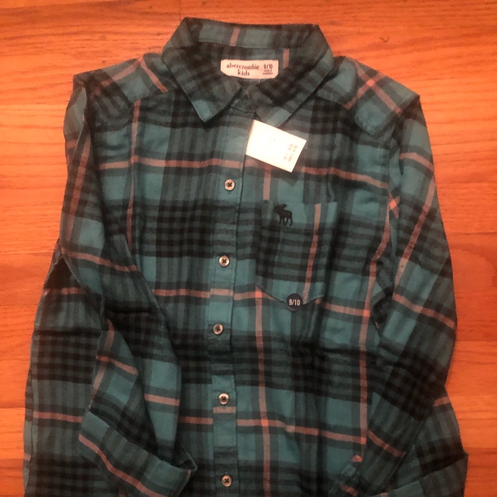 Abercrombie and Fitch girls button down flannel shirt. Brand new size 9/10